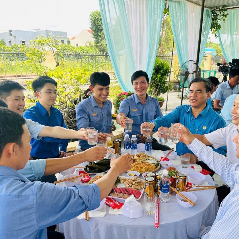 bua com cong doan cua cong nhan duong sat