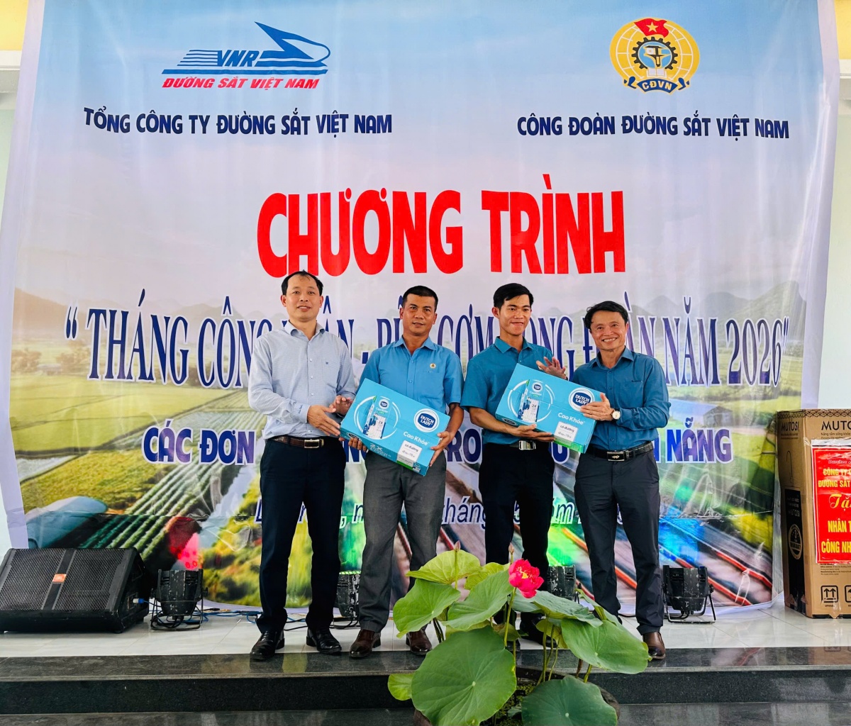 Bữa cơm vui của công nhân đường sắt Bữa cơm vui của công nhân đường sắt