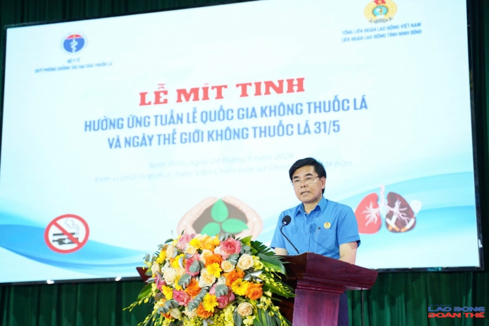 Đồng chí Nguyễn Hải Long – Ủy viên Ban Chấp hành Tổng Liên đoàn Lao động Việt Nam, Tỉnh ủy viên, Phó Chủ tịch Ủy ban Mặt trận Tổ quốc Việt Nam tỉnh, Chủ tịch Liên đoàn Lao động tỉnh Ninh Bình phát biểu tại Lễ mít tinh hưởng ứng Tuần lễ Quốc gia Không khói thuốc lá và Ngày Thế giới Không thuốc lá năm 2026. Ảnh: Mạnh Thắng