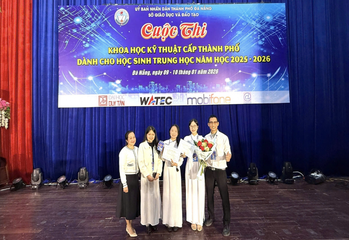 Người “thắp lửa” nghiên cứu khoa học cho học sinh vùng khó Người “thắp lửa” nghiên cứu khoa học cho học sinh vùng khó
