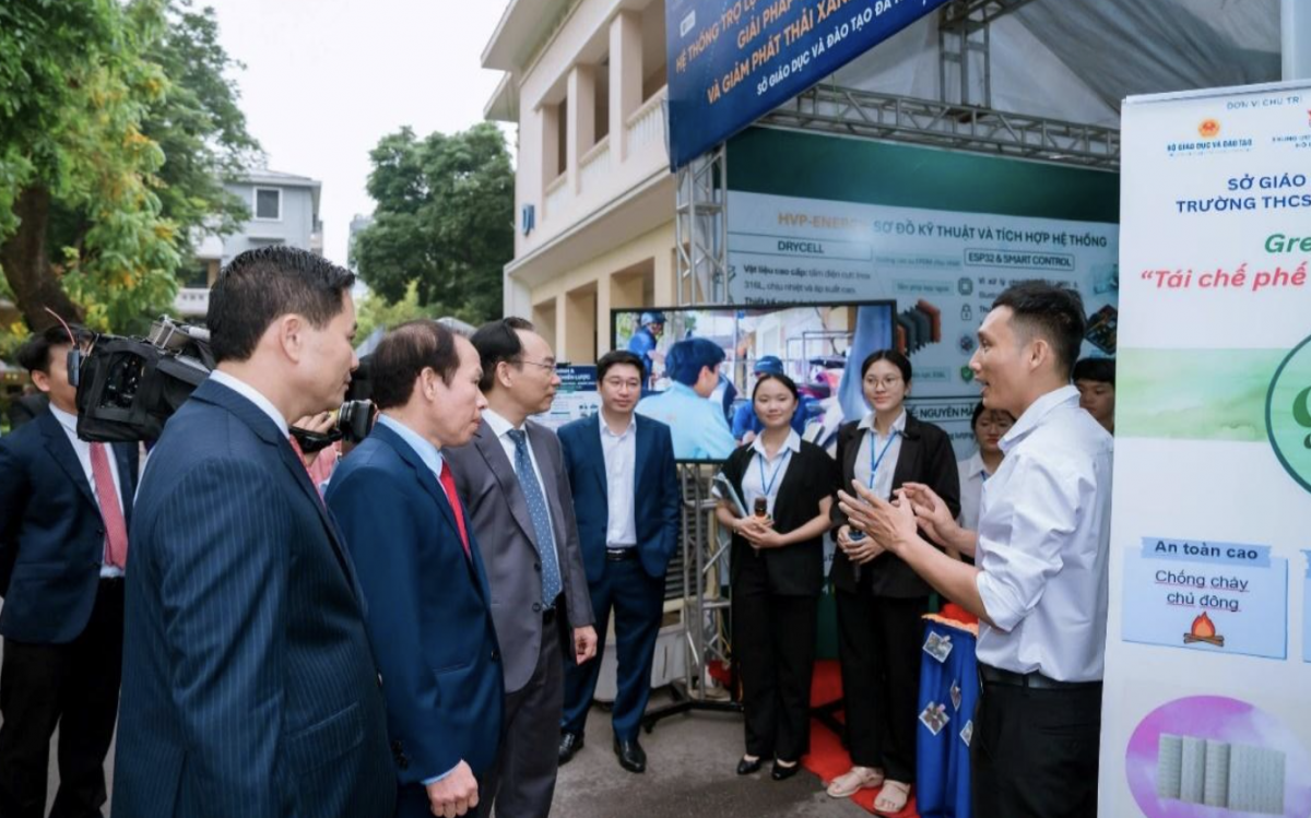 Người “thắp lửa” nghiên cứu khoa học cho học sinh vùng khó Người “thắp lửa” nghiên cứu khoa học cho học sinh vùng khó