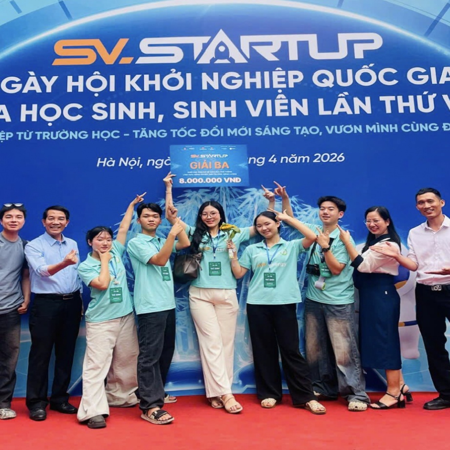 Người “thắp lửa” nghiên cứu khoa học cho học sinh vùng khó