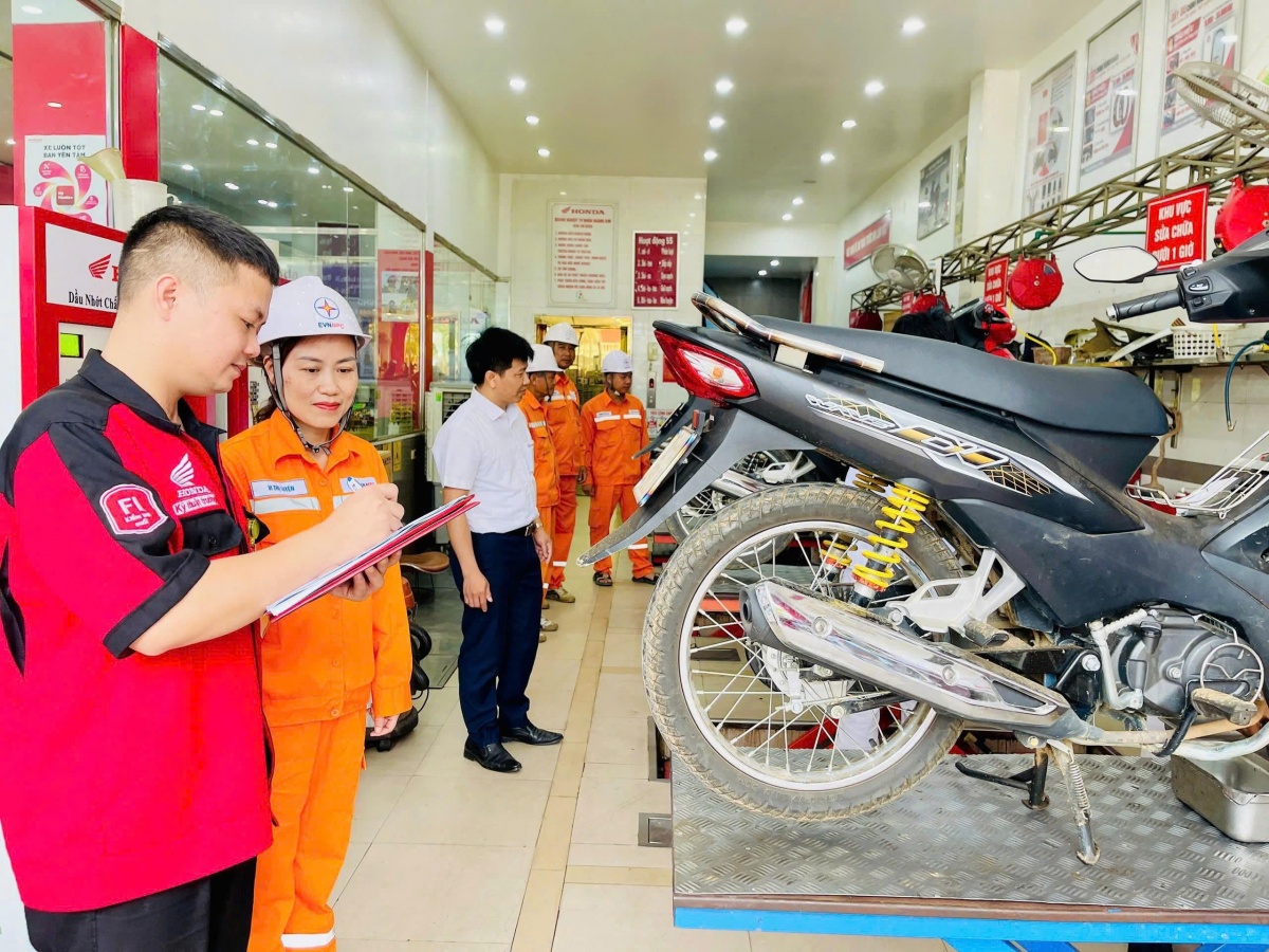 Công ty Điện lực Điện Biên đổi mới sáng tạo, hướng về người lao động nơi biên cương Công ty Điện lực Điện Biên đổi mới sáng tạo, hướng về người lao động nơi biên cương