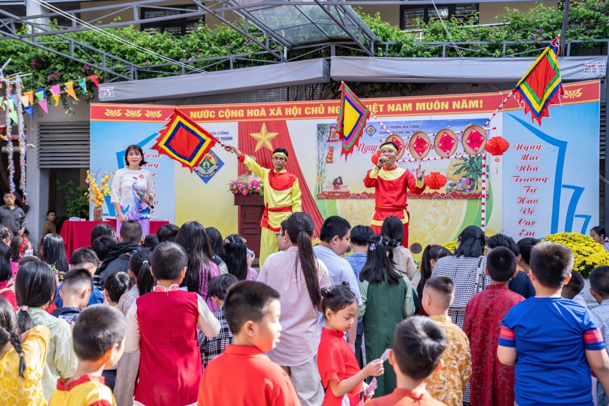 Xuân sẻ chia dưới mái trường