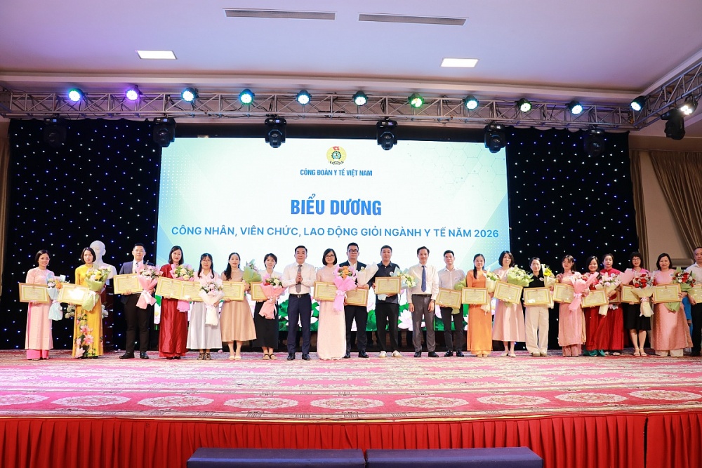 Đồng chí Nguyễn Lương TâmChủ tịch Công đoàn Y tế Việt Nam (trái) và đồng chí Phạm Minh Khuê, Phó Bí thư chuyên trách Đảng uỷ Bộ Y tế Đồng chí Nguyễn Lương TâmChủ tịch Công đoàn Y tế Việt Nam (trái) và đồng chí Phạm Minh Khuê, Phó Bí thư chuyên trách Đảng uỷ Bộ Y tế