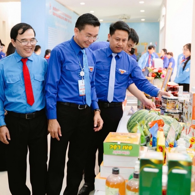 da nang huy dong cac hoi doan the lan toa tinh than uu tien dung hang viet