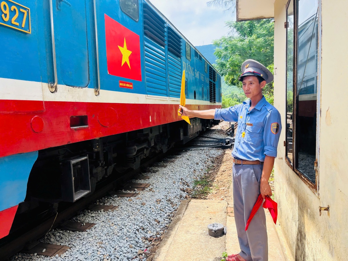 Tiếng còi tàu dưới Ải Vân Quan