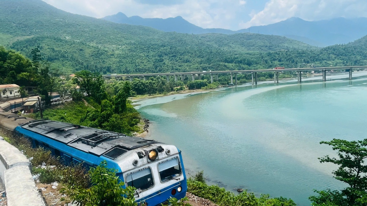 Tiếng còi tàu dưới Ải Vân Quan