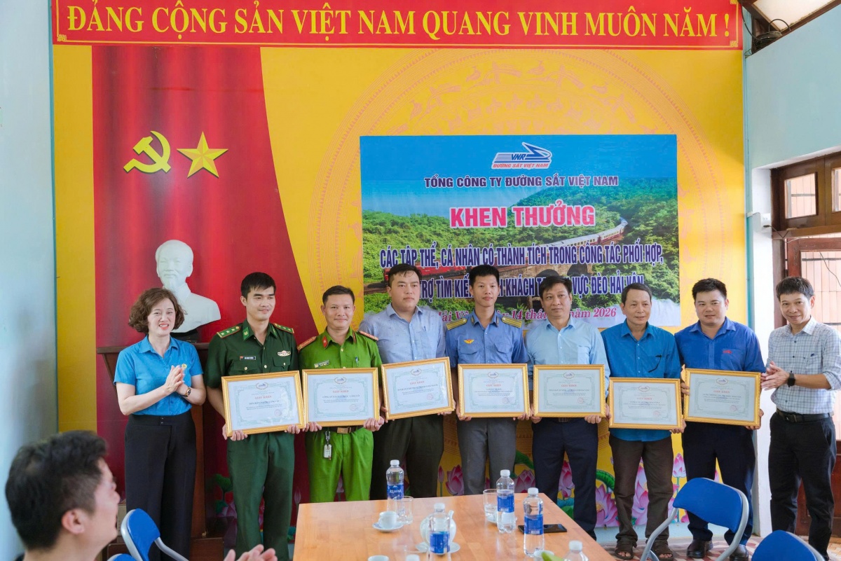 Tiếng còi tàu dưới Ải Vân Quan