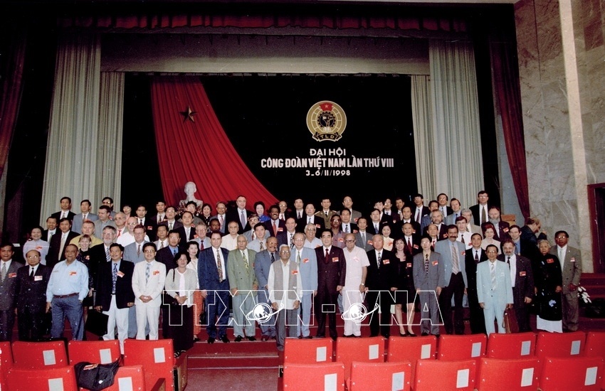 Đẩy mạnh sự nghiệp công nghiệp hóa, hiện đại hóa đất nước Đẩy mạnh sự nghiệp công nghiệp hóa, hiện đại hóa đất nước