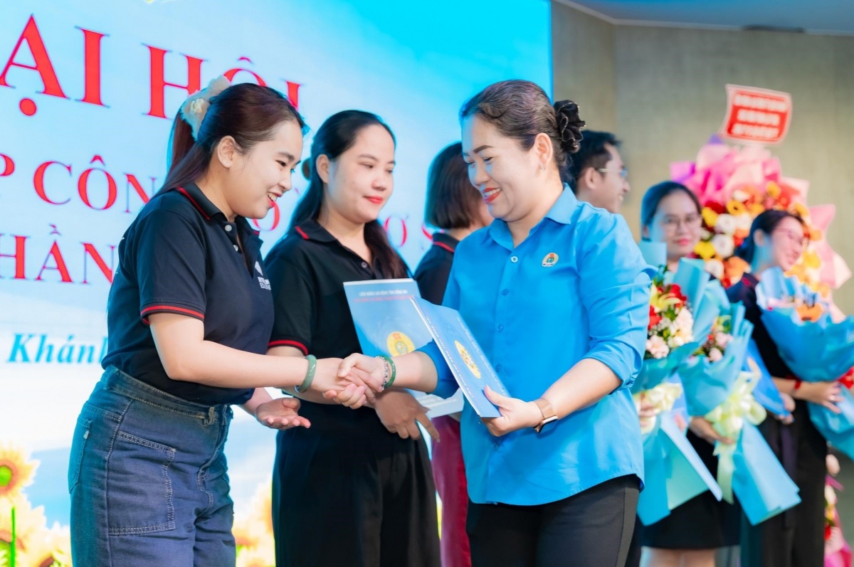 Từ nghị quyết đến hành động: Những bước tiến nổi bật của Công đoàn Việt Nam Từ nghị quyết đến hành động: Những bước tiến nổi bật của Công đoàn Việt Nam