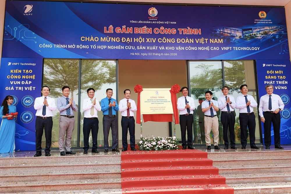 Công đoàn Khoa học và Công nghệ Việt Nam tổ chức Lễ gắn biển Công trình chào mừng Đại hội XIV Công đoàn Việt Nam tại Công ty VNPT Technology. Ảnh: ĐVCC