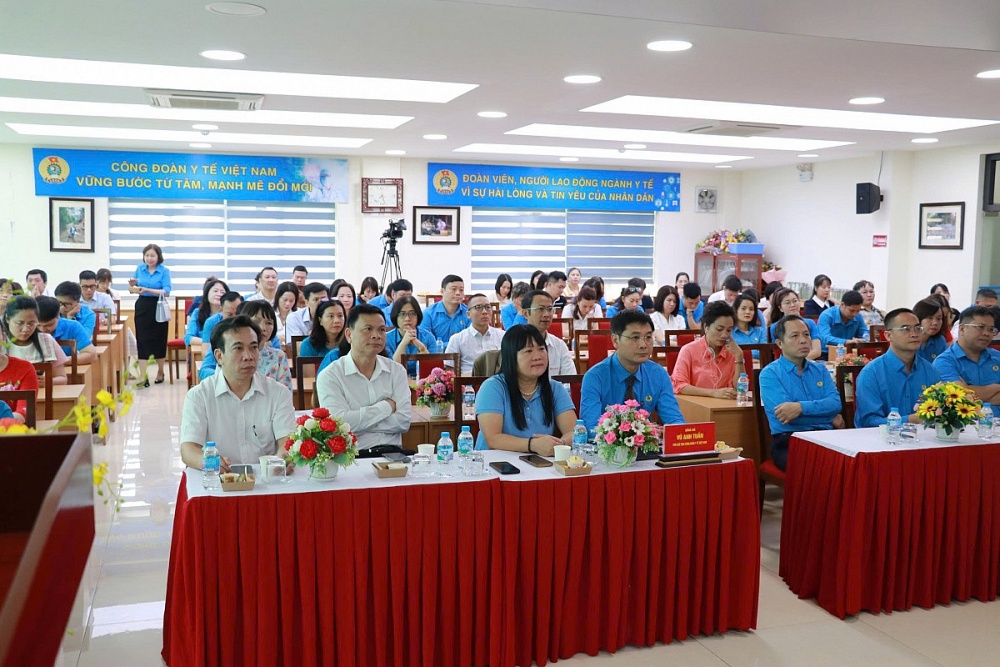 Toàn cảnh buổi Lễ hưởng ứng phong trào thi đua “Lao động giỏi, năng suất cao, thu nhập tốt” giai đoạn 2026 - 2031 do Tổng Liên đoàn Lao động Việt Nam phát động. Ảnh: ĐVCC Toàn cảnh buổi Lễ hưởng ứng phong trào thi đua “Lao động giỏi, năng suất cao, thu nhập tốt” giai đoạn 2026 - 2031 do Tổng Liên đoàn Lao động Việt Nam phát động. Ảnh: ĐVCC