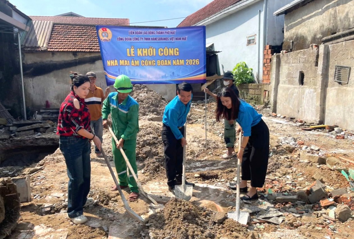 Tháng Công nhân ở Huế: Khi sự chăm lo được cảm nhận từ những điều bình dị Tháng Công nhân ở Huế: Khi sự chăm lo được cảm nhận từ những điều bình dị
