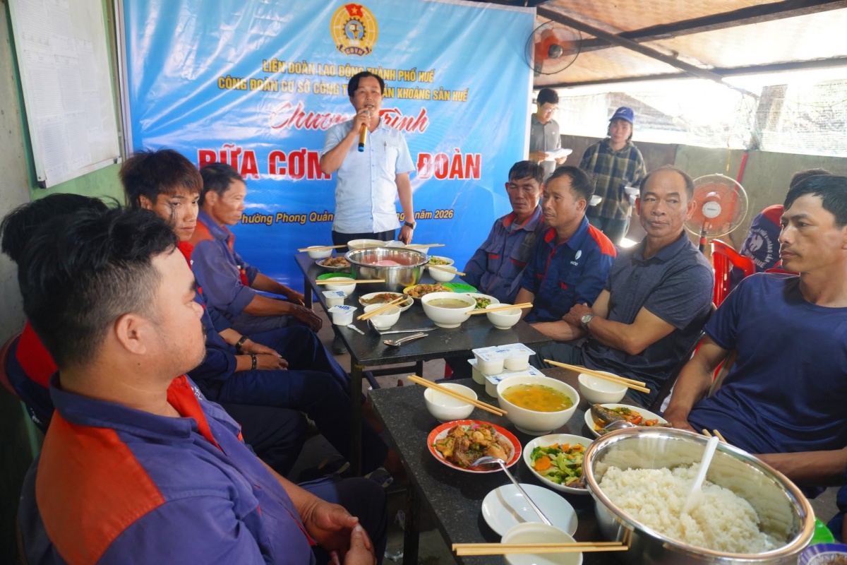 Tháng Công nhân ở Huế: Khi sự chăm lo được cảm nhận từ những điều bình dị Tháng Công nhân ở Huế: Khi sự chăm lo được cảm nhận từ những điều bình dị
