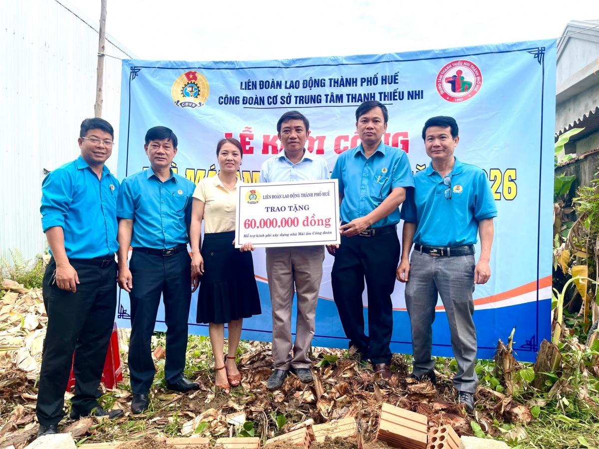 Tháng Công nhân ở Huế: Khi sự chăm lo được cảm nhận từ những điều bình dị Tháng Công nhân ở Huế: Khi sự chăm lo được cảm nhận từ những điều bình dị