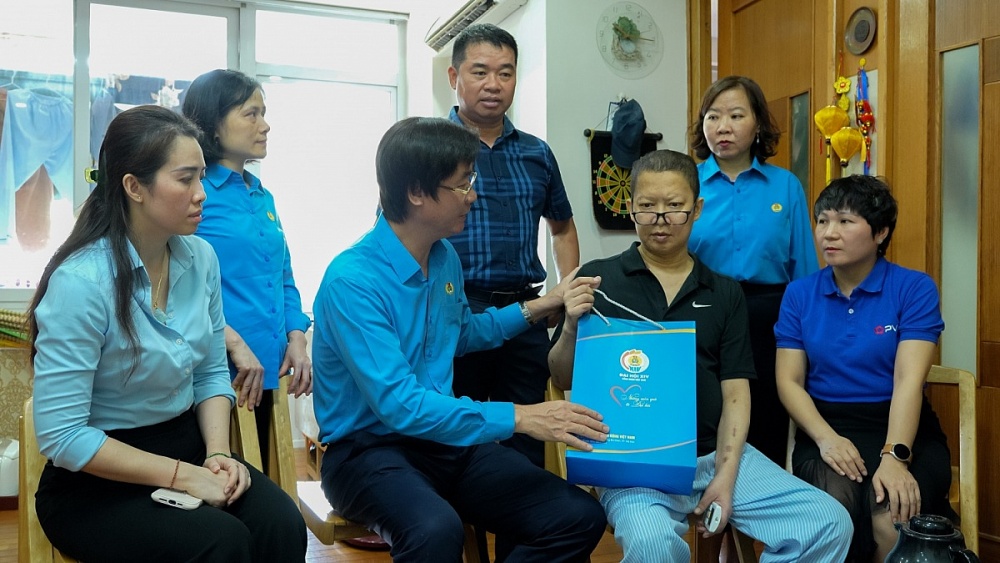 Những món quà từ Đại hội - lan tỏa nghĩa tình Công đoàn đến người lao động Những món quà từ Đại hội - lan tỏa nghĩa tình Công đoàn đến người lao động