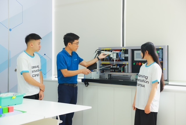 Lớp học bán dẫn SIC - cầu nối giữa giảng đường và nhà máy Lớp học bán dẫn SIC - cầu nối giữa giảng đường và nhà máy