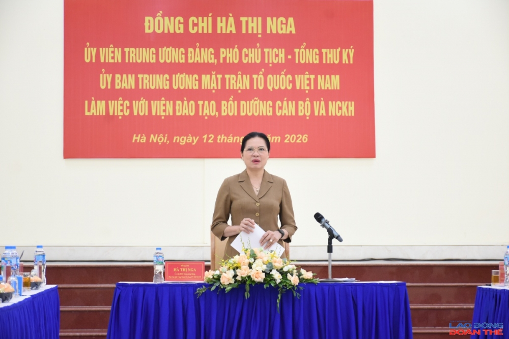 Đồng chí Hà Thị Nga, Ủy viên Ban Chấp hành Trung ương Đảng, Phó Chủ tịch - Tổng Thư ký Ủy ban Trung ương Mặt trận Tổ quốc Việt Nam phát biểu tại buổi làm việc với tập thể lãnh đạo, cán bộ, viên chức Viện Đào tạo, Bồi dưỡng cán bộ và Nghiên cứu khoa học. Ảnh: Nguyễn Việt Đồng chí Hà Thị Nga, Ủy viên Ban Chấp hành Trung ương Đảng, Phó Chủ tịch - Tổng Thư ký Ủy ban Trung ương Mặt trận Tổ quốc Việt Nam phát biểu tại buổi làm việc với tập thể lãnh đạo, cán bộ, viên chức Viện Đào tạo, Bồi dưỡng cán bộ và Nghiên cứu khoa học. Ảnh: Nguyễn Việt
