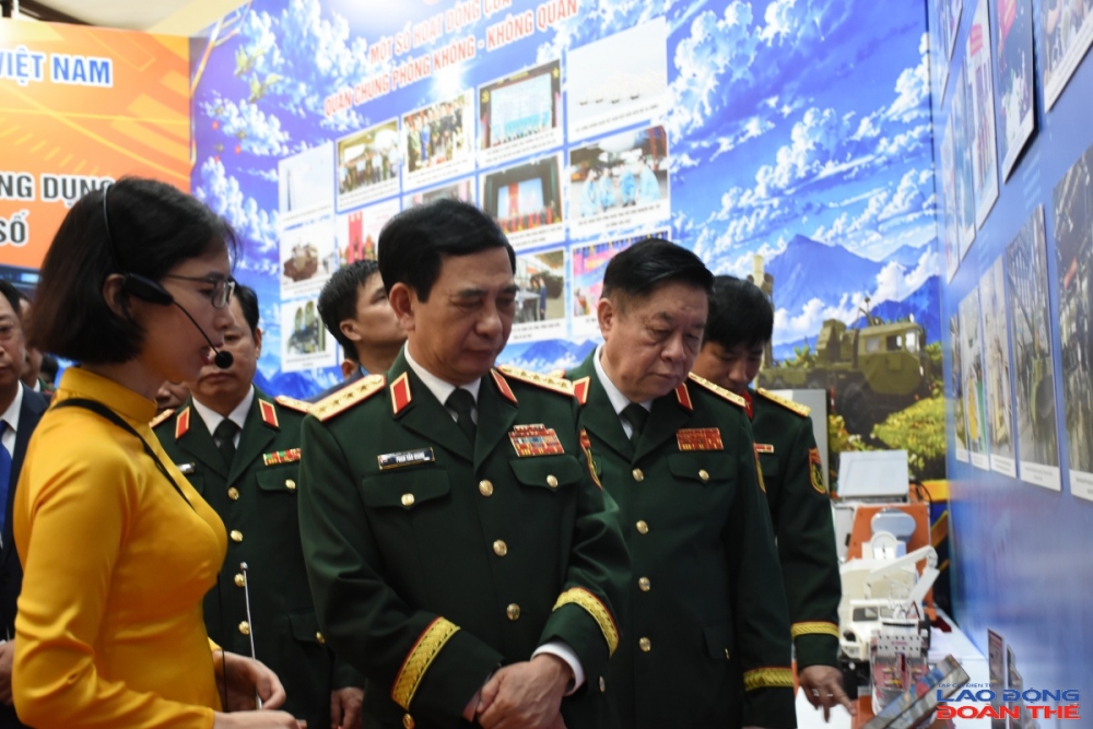 Từ 659 công trình đăng ký ban đầu, Giải thưởng Lao động sáng tạo trong Công đoàn Quân đội lần thứ I đã lựa chọn, thẩm định 208 công trình tiêu biểu của 775 tác giả đến từ 11 đơn vị trực thuộc Quân ủy Trung ương, Bộ Quốc phòng tham gia xét giải. Ảnh: Nguyễn Việt Từ 659 công trình đăng ký ban đầu, Giải thưởng Lao động sáng tạo trong Công đoàn Quân đội lần thứ I đã lựa chọn, thẩm định 208 công trình tiêu biểu của 775 tác giả đến từ 11 đơn vị trực thuộc Quân ủy Trung ương, Bộ Quốc phòng tham gia xét giải. Ảnh: Nguyễn Việt