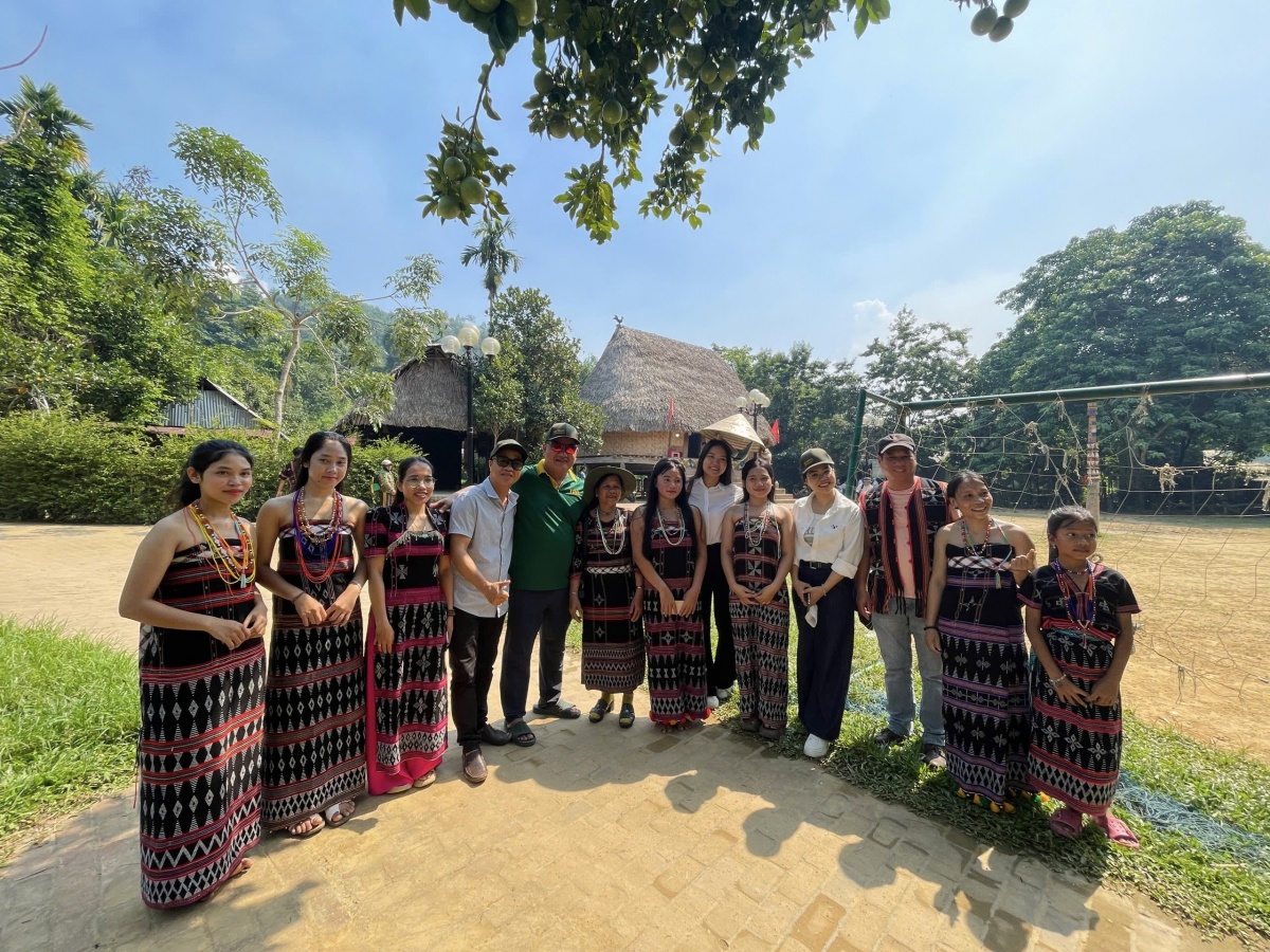 Tạo việc làm bền vững cho đồng bào Cơ Tu từ du lịch