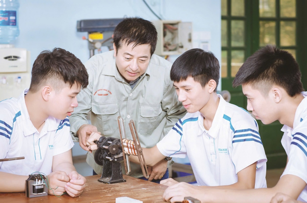 Xã hội hóa giáo dục nghề nghiệp - xu hướng và giải pháp phát triển bền vững Xã hội hóa giáo dục nghề nghiệp - xu hướng và giải pháp phát triển bền vững
