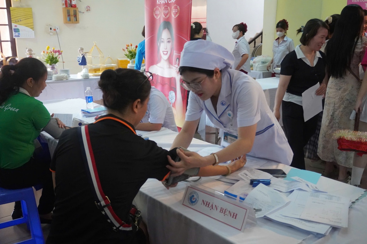 “Chăm sóc sớm - Bảo vệ tương lai”: Dấu ấn Công đoàn và sức mạnh cộng hưởng vì sức khỏe nữ công nhân