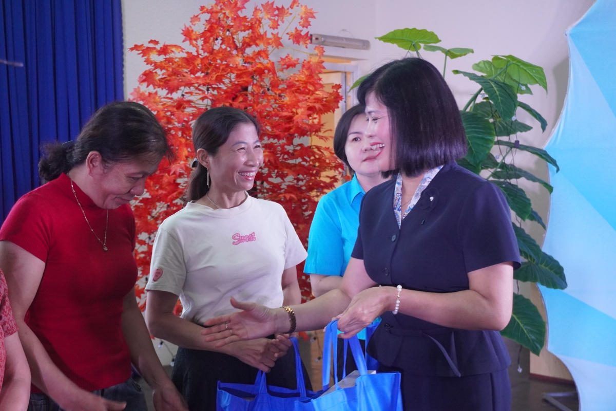 400 nữ công nhân TP HCM tham gia Ngày hội sức khoẻ
