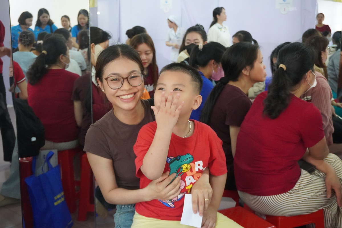 400 nữ công nhân TP HCM tham gia Ngày hội sức khoẻ