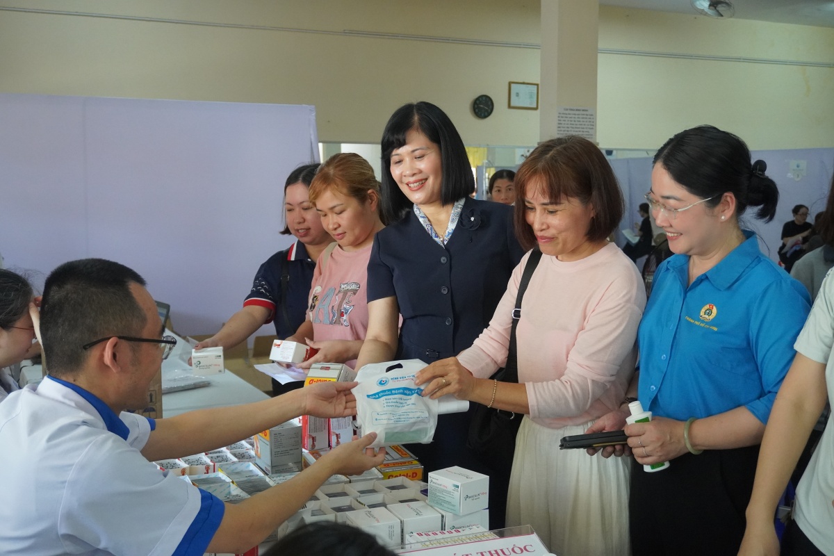 400 nữ công nhân TP HCM tham gia Ngày hội sức khoẻ