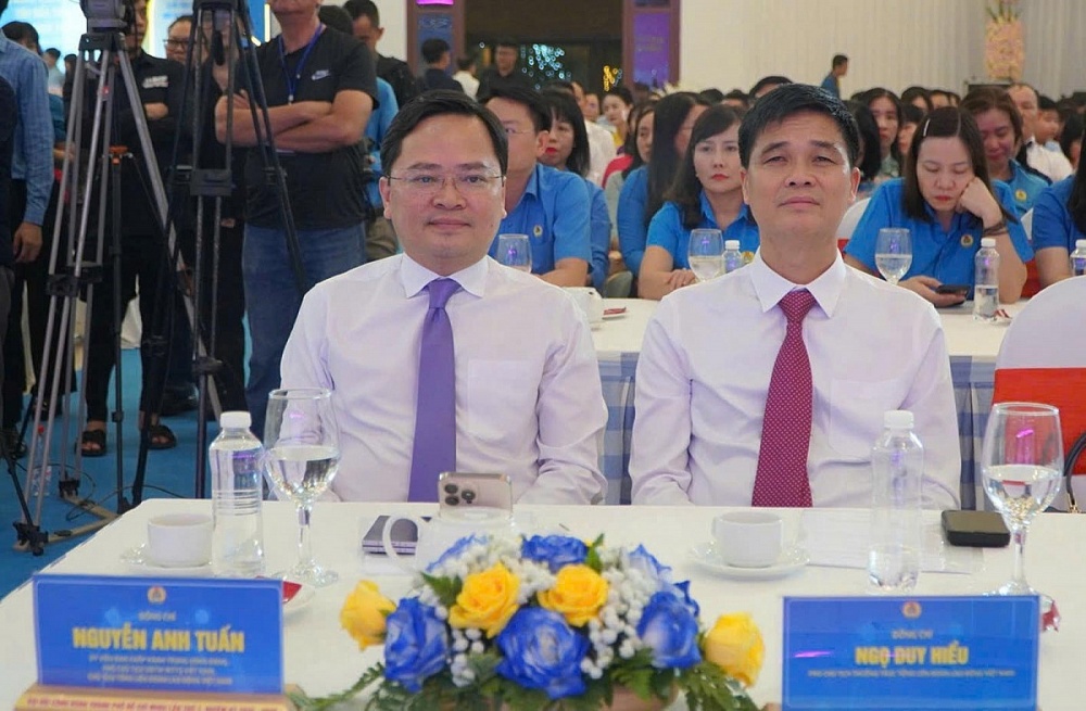 Đồng chí Nguyễn Anh Tuấn, Ủy viên Ban Chấp hành Trung ương Đảng, Chủ tịch Tổng Liên đoàn Lao động Việt Nam và đồng chí Ngọ Duy Hiểu, Phó Chủ tịch Tổng Liên đoàn Lao động Việt Nam tham dự Hội nghị.