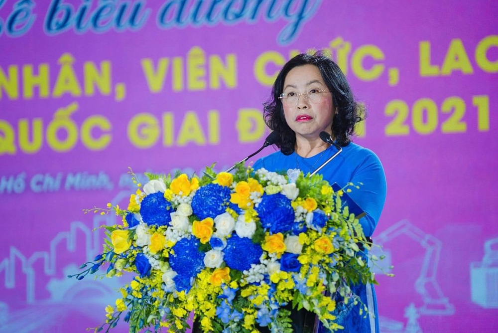 Đồng chí Thái Thu Xương, Phó Chủ tịch Tổng Liên đoàn Lao động Việt Nam phát biểu khai mạc chương trình.
