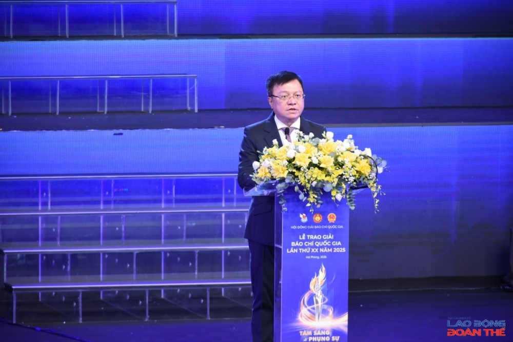 Đồng chí Lê Quốc Minh Ủy viên Trung ương Đảng, Tổng Biên tập Báo Nhân Dân, Phó trưởng Ban Tuyên giáo và Dân vận Trung ương, Chủ tịch Hội Nhà báo Việt Nam phát biểu khai mạc Lễ trao giải Báo chí Quốc gia lần thứ XX - năm 2025. Ảnh: Nguyễn Việt Đồng chí Lê Quốc Minh Ủy viên Trung ương Đảng, Tổng Biên tập Báo Nhân Dân, Phó trưởng Ban Tuyên giáo và Dân vận Trung ương, Chủ tịch Hội Nhà báo Việt Nam phát biểu khai mạc Lễ trao giải Báo chí Quốc gia lần thứ XX - năm 2025. Ảnh: Nguyễn Việt