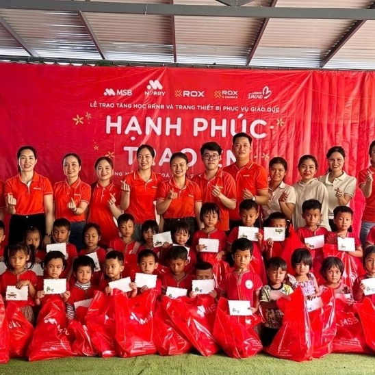 Mang yêu thương đến những điểm trường còn nhiều khó khăn