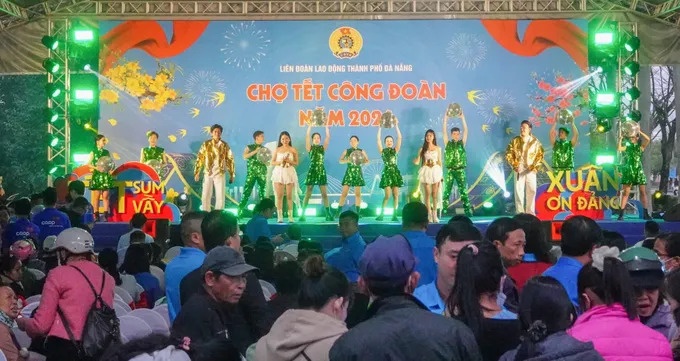 Điểm tựa ấm áp cho công nhân khi Tết cận kề