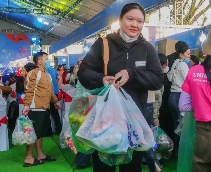 Điểm tựa ấm áp cho công nhân khi Tết cận kề