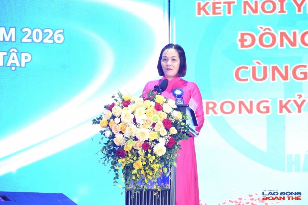 , đồng chí Nguyễn Thị Sinh – Phó Bí thư Chi bộ, Phó Hiệu trưởng, Chủ tịch Công đoàn trường Mầm non Phú Lương 2 (phường Phú Lương, thành phố Hà Nội) đã chia sẻ câu chuyện giữ gìn tổ ấm bốn thế hệ cùng chung sống hòa thuận dưới một mái nhà. 