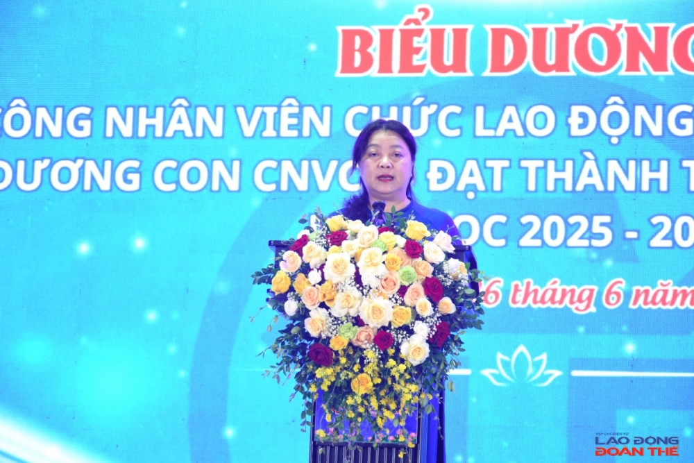 đồng chí Nguyễn Thị Thu Thủy, Phó Chủ tịch LĐLĐ thành phố Hà Nội phát biểu khai mạc Hội nghị. Ảnh: Nguyễn Việt