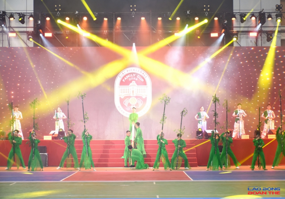 Chương trình nghệ thuật chào mừng giải Pickleball Family Cup Ngân hàng Việt Nam 2026. Ảnh: Nguyễn Việt