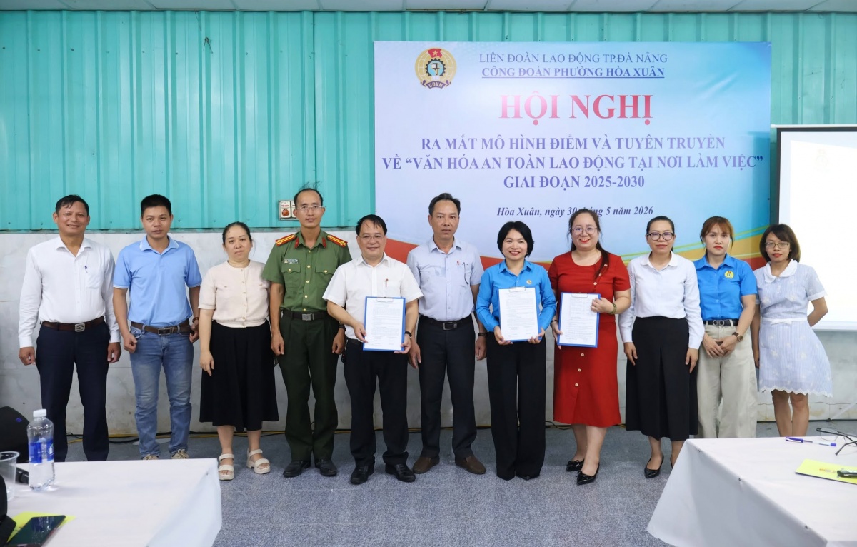 Công đoàn phường ra mắt mô hình điểm “Văn hóa an toàn lao động tại nơi làm việc”.