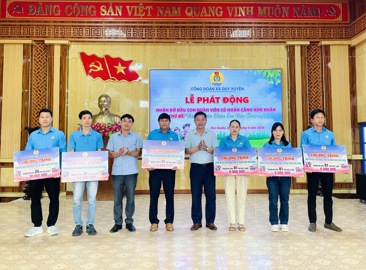 Ngày 13.4, Công đoàn xã Duy Xuyên tổ chức lễ phát động nhận đỡ đầu con đoàn viên có hoàn cảnh khó khăn với chủ đề “Nâng bước chân em đến trường”.