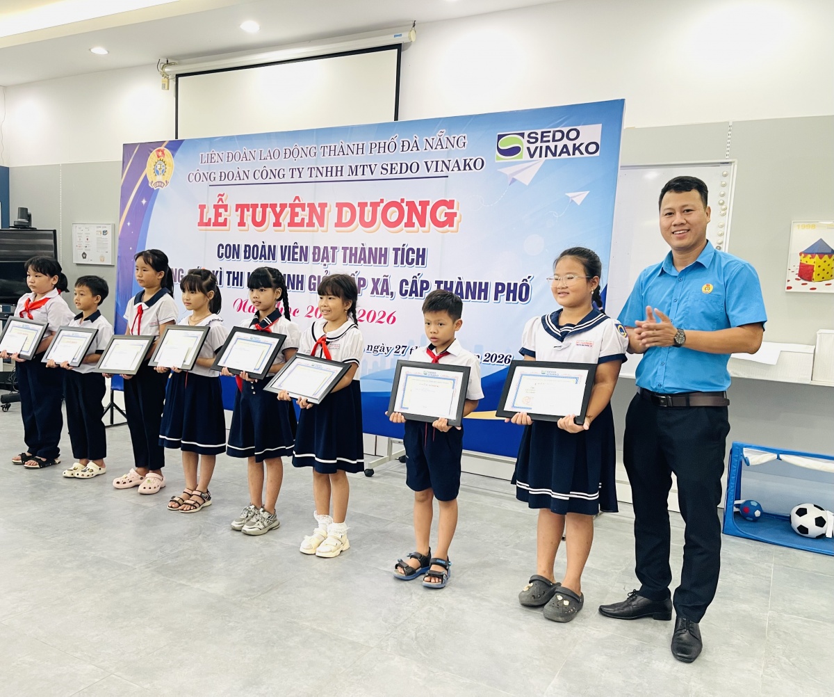 Lan tỏa mô hình “Nâng bước chân em tới trường”