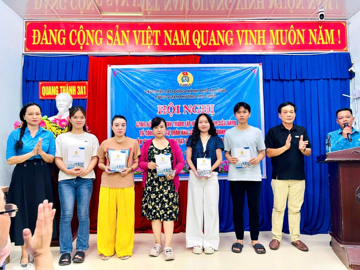 Công đoàn phường Liên Chiểu thành lập các “Tổ công nhân tự quản khu nhà trọ” tại các khu dân cư tập trung đông công nhân sinh sống để nâng cao hiệu quả quản lý, chăm lo cho đoàn viên ở cơ sở. Ảnh: ÁNH DƯƠNG