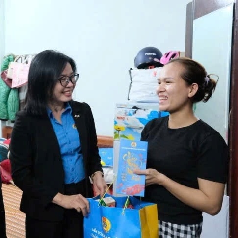 Tết đến sớm với công nhân ở trọ xa quê