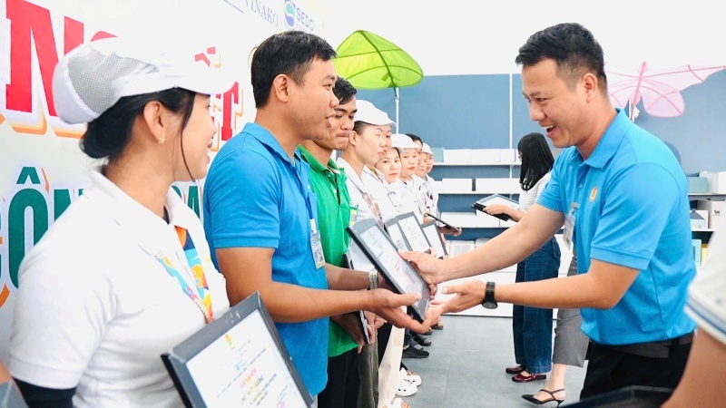 Tết đến sớm với công nhân ở trọ xa quê
