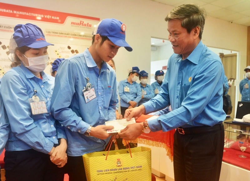 Tết đến sớm với công nhân ở trọ xa quê
