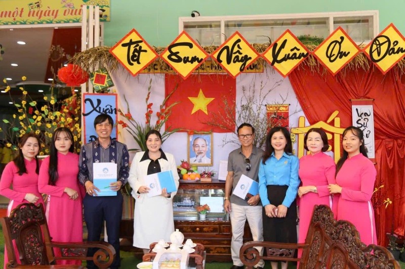 Tết đến sớm với công nhân ở trọ xa quê