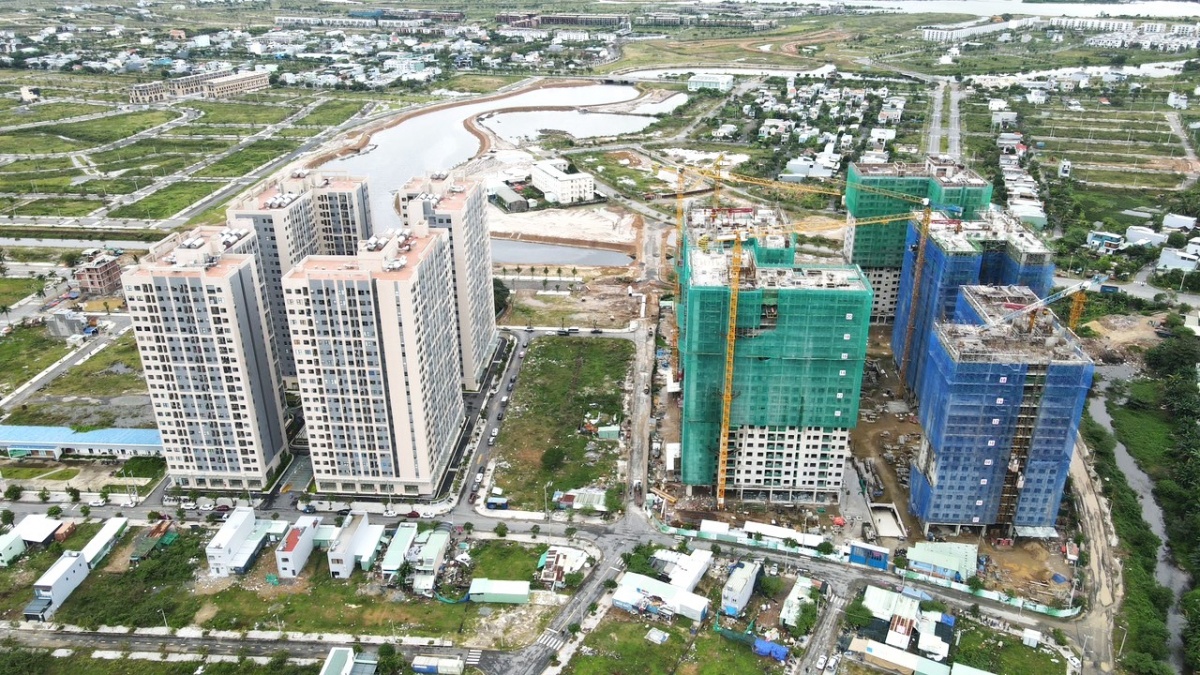 Thành phố ưu tiên bố trí quỹ đất nhằm thu hút đầu tư và triển khai các dự án nhà ở xã hội trong thời gian tới. Trong ảnh: Khu dự án nhà ở xã hội Bàu Tràm Lakeside (phường Hải Vân) phục vụ nhu cầu an cư của người lao động phía Tây Bắc thành phố. Ảnh: ÁNH D