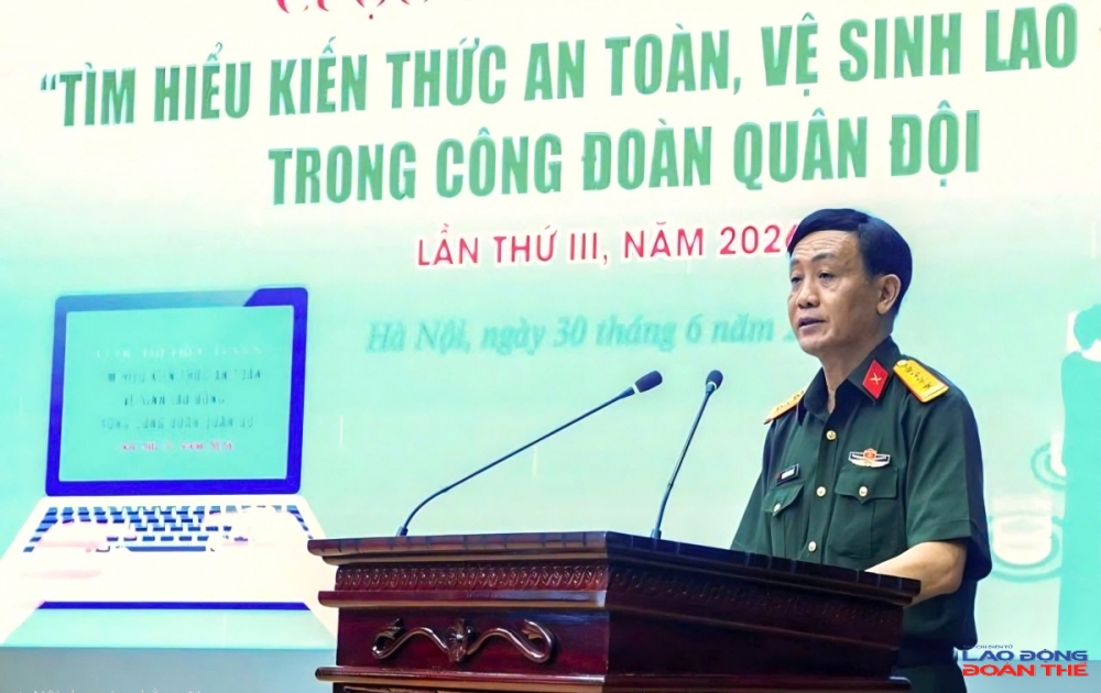 Đại tá Nguyễn Văn Đề, Trưởng ban Công đoàn Quốc phòng phát động Cuộc thi trực tuyến “Tìm hiểu kiến thức an toàn, vệ sinh lao động” trong Công đoàn Quân đội lần thứ III, năm 2026. Ảnh: Nguyễn Việt