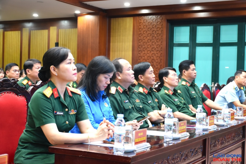 Các đại biểu tham dự Lễ phát động Cuộc thi trực tuyến “Tìm hiểu kiến thức an toàn, vệ sinh lao động” trong Công đoàn Quân đội lần thứ III, năm 2026. Ảnh: Nguyễn Việt